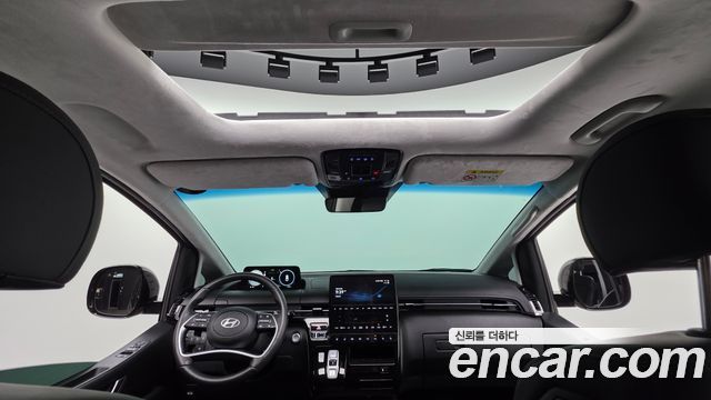 Hyundai Staria 2025 — photo 25