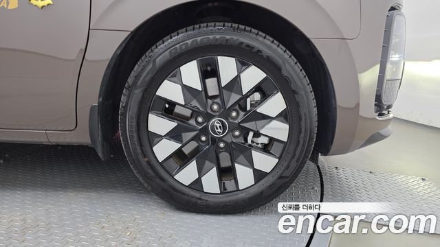 Hyundai Staria 2025 — photo 7
