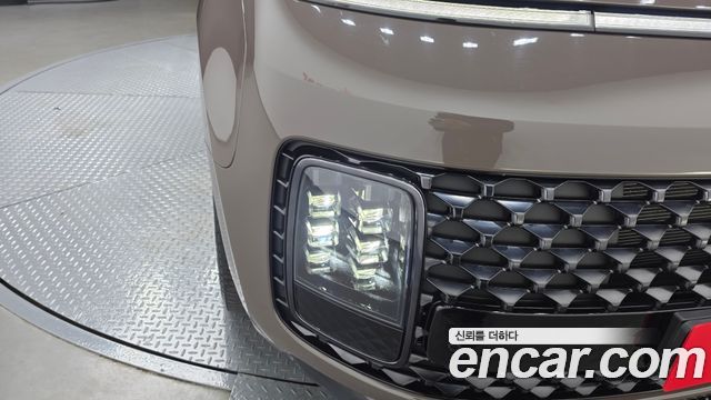 Hyundai Staria 2025 — photo 8