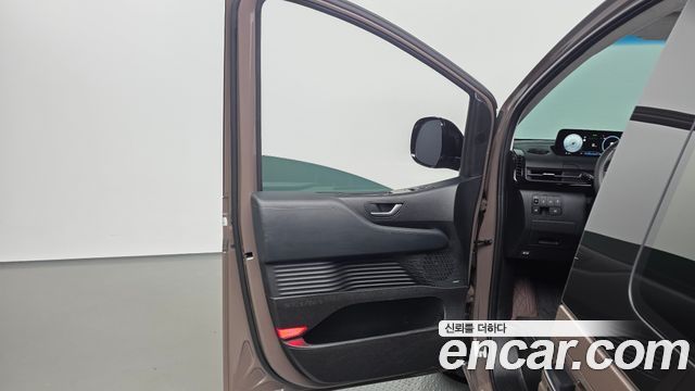 Hyundai Staria 2025 — photo 14