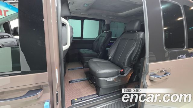 Hyundai Staria 2025 — photo 16