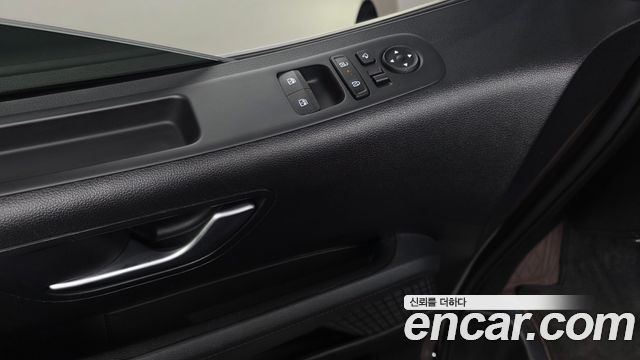 Hyundai Staria 2025 — photo 29