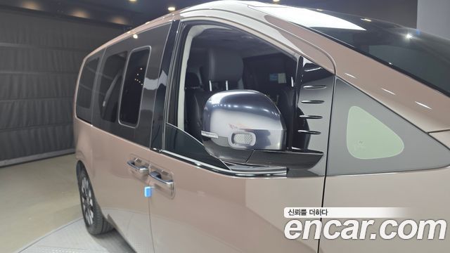 Hyundai Staria 2025 — photo 31