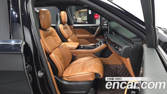 Lincoln Aviator 2021 — photo 17