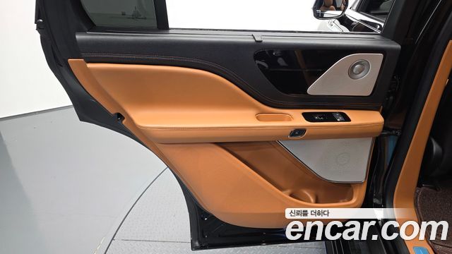 Lincoln Aviator 2021 — photo 15