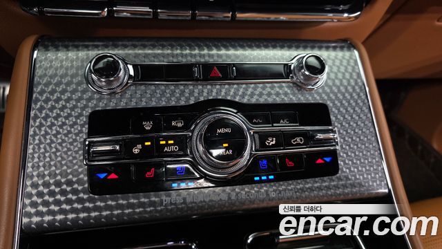 Lincoln Aviator 2021 — photo 28