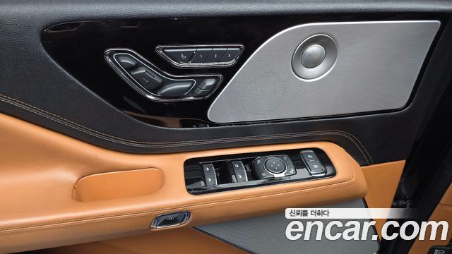 Lincoln Aviator 2021 — photo 32