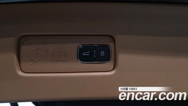 Lincoln Aviator 2021 — photo 33