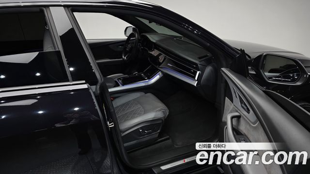 Audi Q8 2021 — photo 17