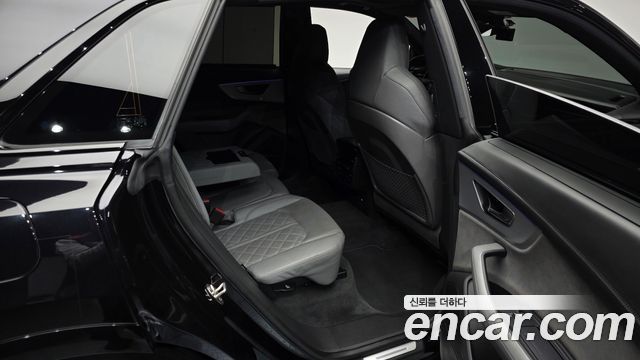 Audi Q8 2021 — photo 18