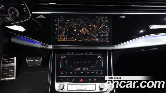Audi Q8 2021 — photo 20