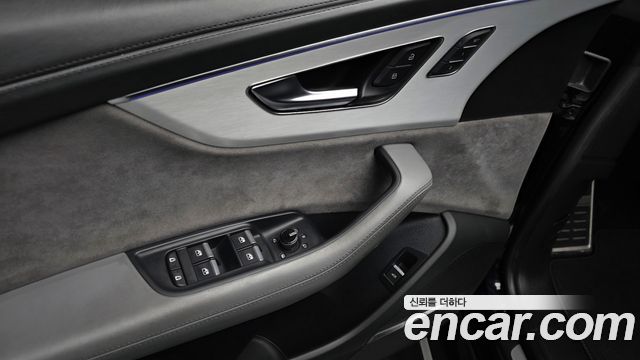 Audi Q8 2021 — photo 24