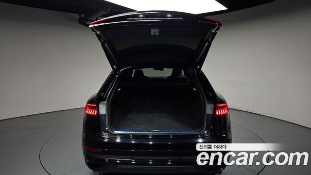 Audi Q8 2021 — photo 26