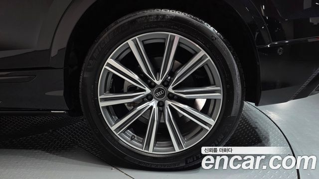 Audi Q8 2021 — photo 7
