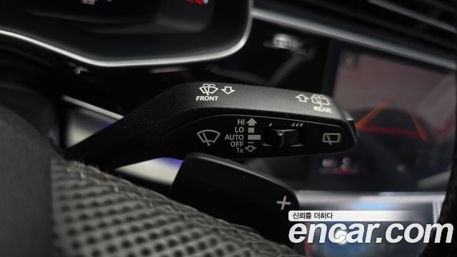 Audi Q8 2021 — photo 35