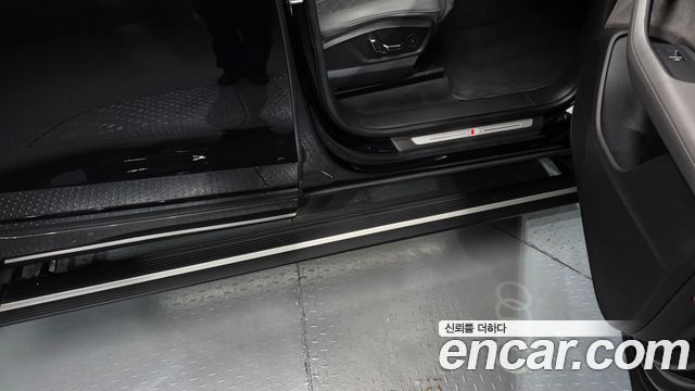 Audi Q8 2021 — photo 39