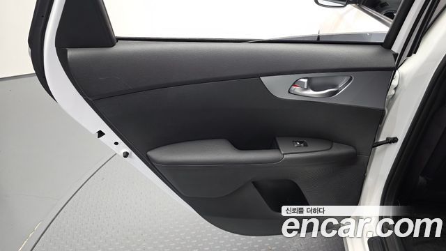 Kia K3 2023 — photo 15