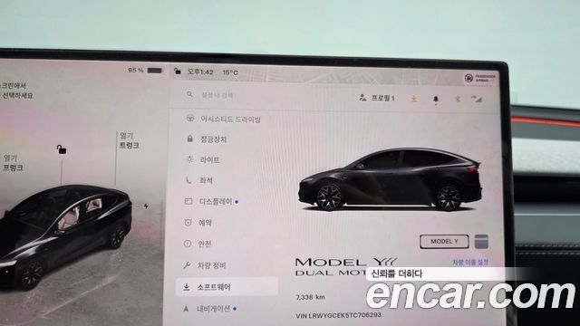 Tesla Model Y 2026 — photo 11