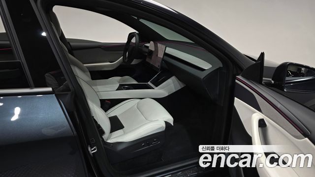 Tesla Model Y 2026 — photo 17