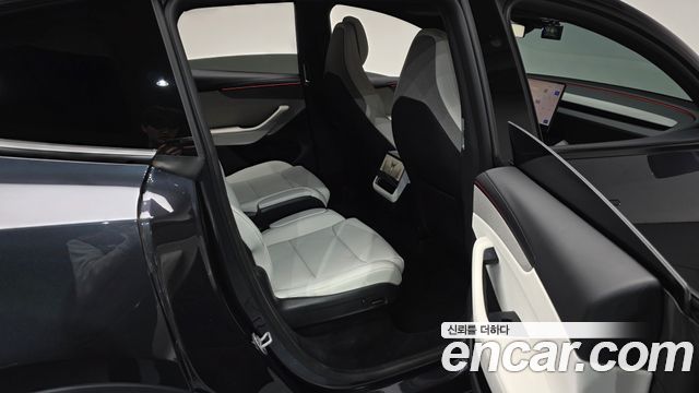 Tesla Model Y 2026 — photo 18