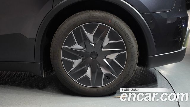Tesla Model Y 2026 — photo 7