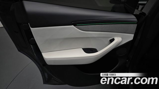 Tesla Model Y 2026 — photo 15