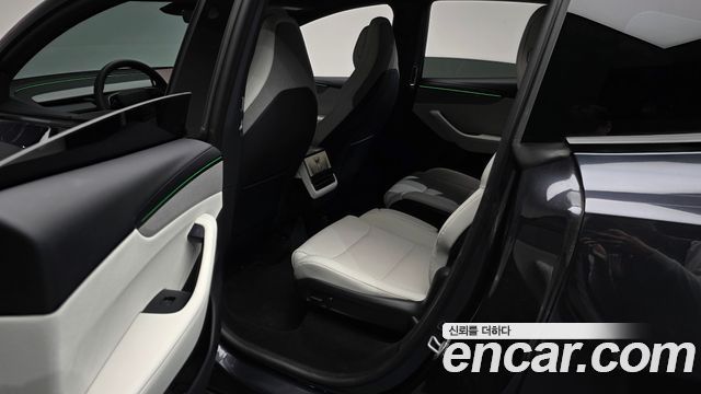 Tesla Model Y 2026 — photo 16