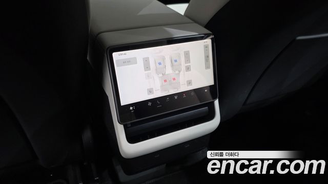Tesla Model Y 2026 — photo 31