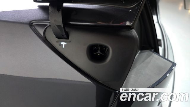 Tesla Model Y 2026 — photo 33