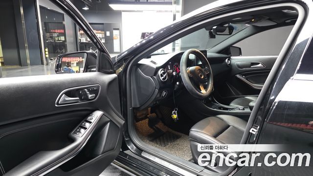 Mercedes-Benz A-Class 2018 — photo 13