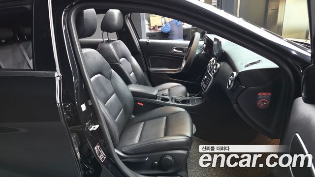 Mercedes-Benz A-Class 2018 — photo 17