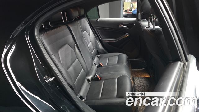 Mercedes-Benz A-Class 2018 — photo 18