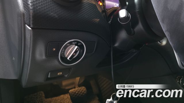 Mercedes-Benz A-Class 2018 — photo 24