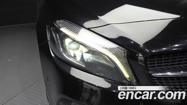 Mercedes-Benz A-Class 2018 — photo 8