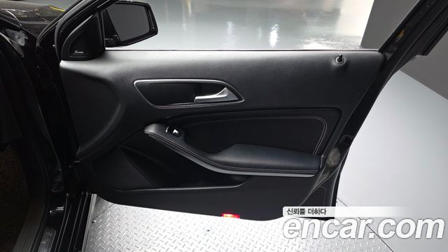 Mercedes-Benz A-Class 2018 — photo 14