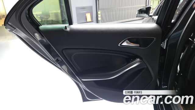 Mercedes-Benz A-Class 2018 — photo 15