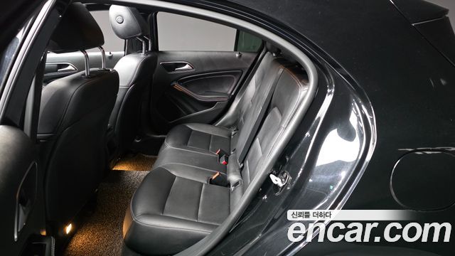 Mercedes-Benz A-Class 2018 — photo 16
