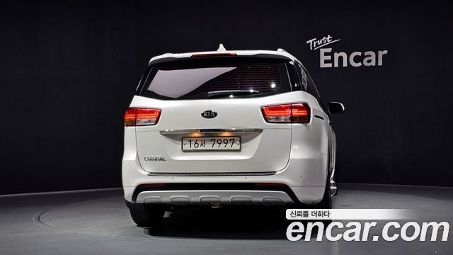 Kia Canival 2015 — photo 4