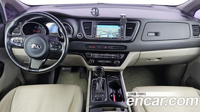 Kia Canival 2015 — photo 10