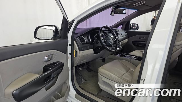 Kia Canival 2015 — photo 13
