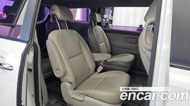 Kia Canival 2015 — photo 18
