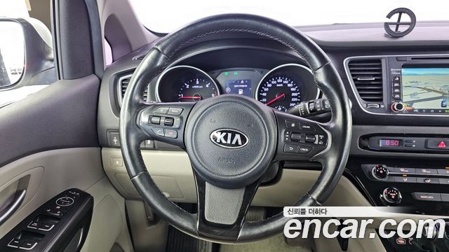 Kia Canival 2015 — photo 19