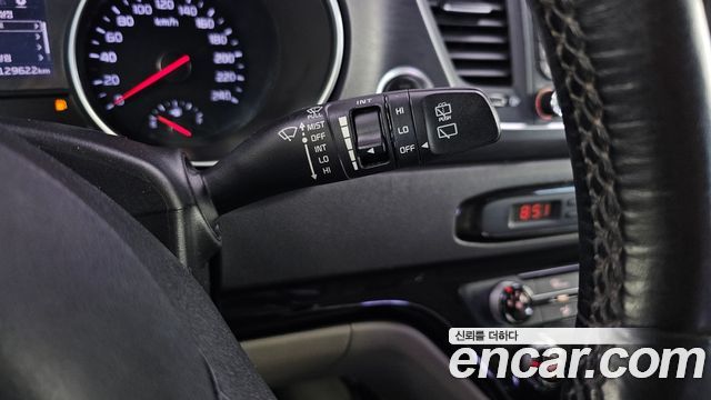 Kia Canival 2015 — photo 21