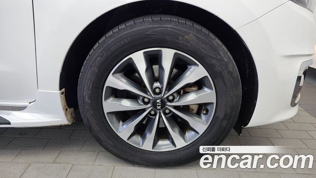 Kia Canival 2015 — photo 7