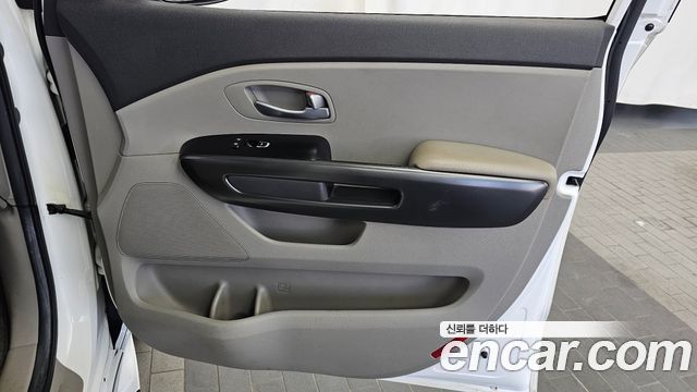 Kia Canival 2015 — photo 15