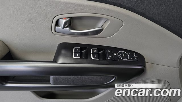 Kia Canival 2015 — photo 28