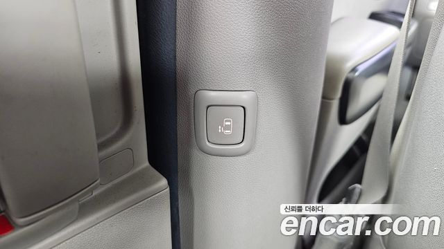 Kia Canival 2015 — photo 31