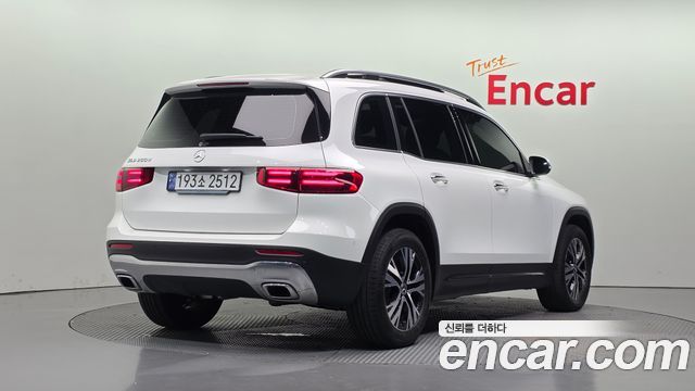 Mercedes-Benz GLB-Class 2024 — photo 2