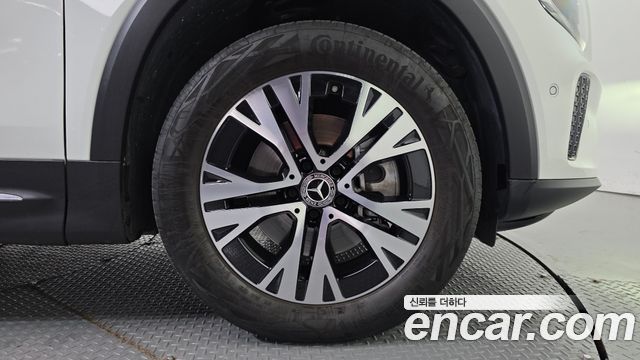 Mercedes-Benz GLB-Class 2024 — photo 5