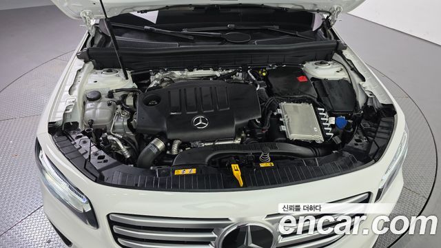 Mercedes-Benz GLB-Class 2024 — photo 6